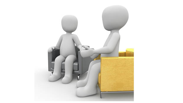 Bild på två illustrerade personer som sitter i varsin fåtölj och har ett möte. Bilden symboliserar en intervjusituation.