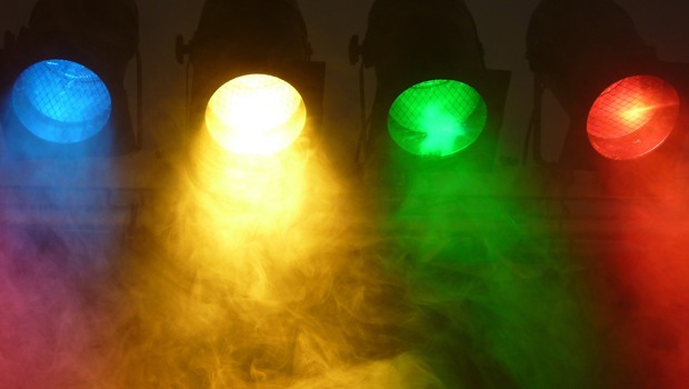 Bild på spotlights i olika färger